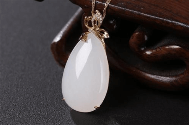 糯种翡翠挂件图片价格和田玉来自于哪里？原来和田玉不一定是和田产的！   第2张