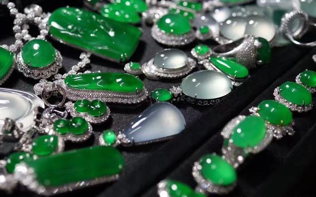 08年这件翡翠只要百万，现在已经接近千万了  第17张