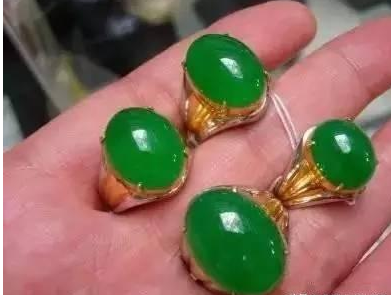 08年这件翡翠只要百万，现在已经接近千万了  第15张