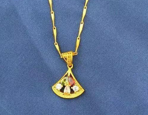 玻璃种翡翠造假“沙金首饰”何以能在珠宝市场“低开高走”？  第4张