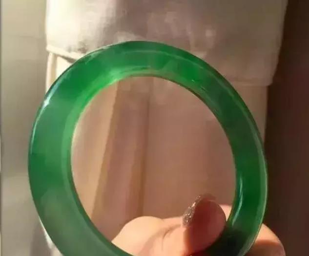 按照翡翠的价格给翡翠定个档，不知您的翡翠在第几档？  第7张