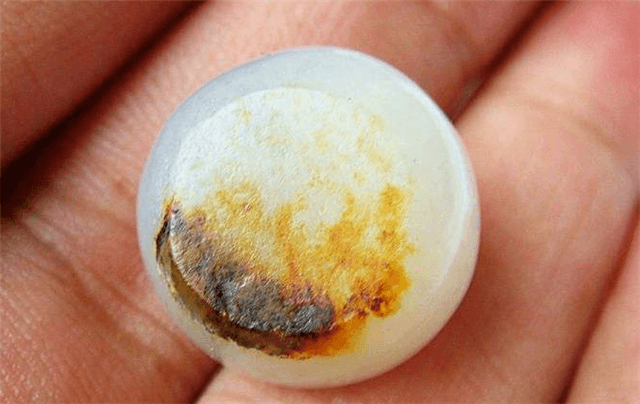 糯种翡翠挂件图片价格和田玉来自于哪里？原来和田玉不一定是和田产的！   第1张