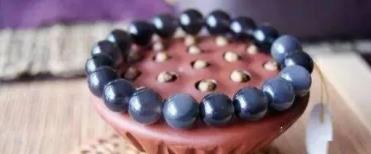 缅甸翡翠_赌石原石盘点哪些是黑色系水晶家族成员  第1张