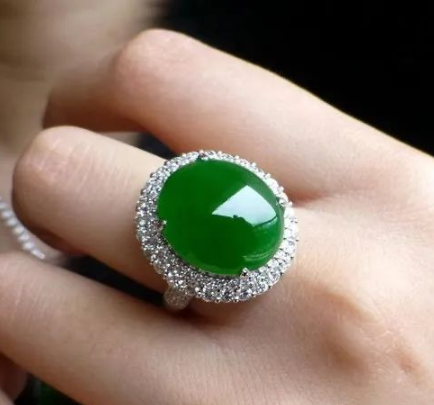 翡翠中的帝王，凭什么这么贵？  第1张