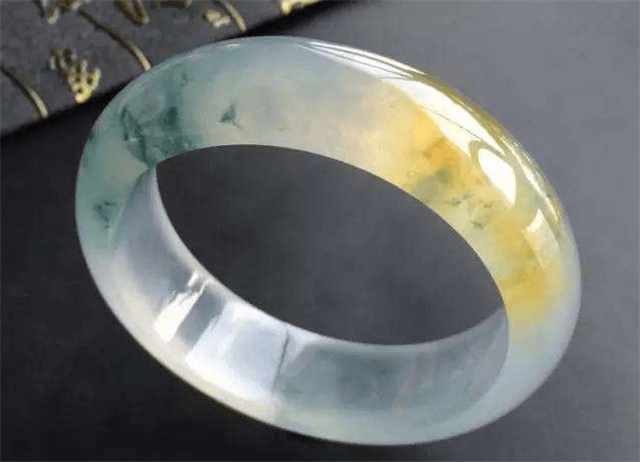 决定翡翠手镯价格的因素什么？让我一一为你解析！   第1张