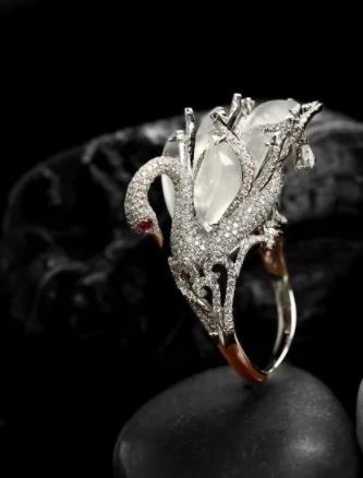 翡翠手镯a货怎么看珠宝也分五行，这个你清楚吗？  第2张