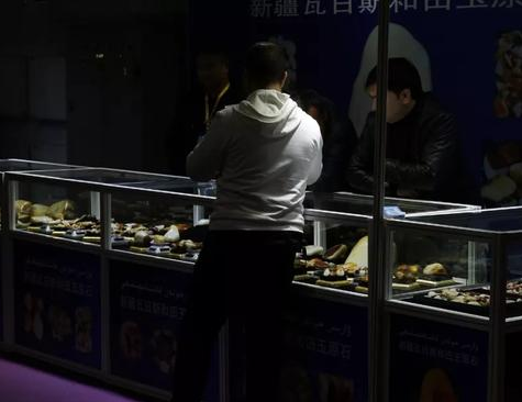 张铁军翡翠是a货么疫情之下，和田玉市场涨跌的最新变化来了  第4张