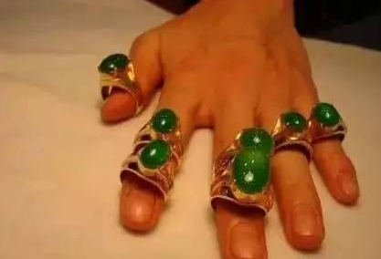 08年这件翡翠只要百万，现在已经接近千万了  第8张