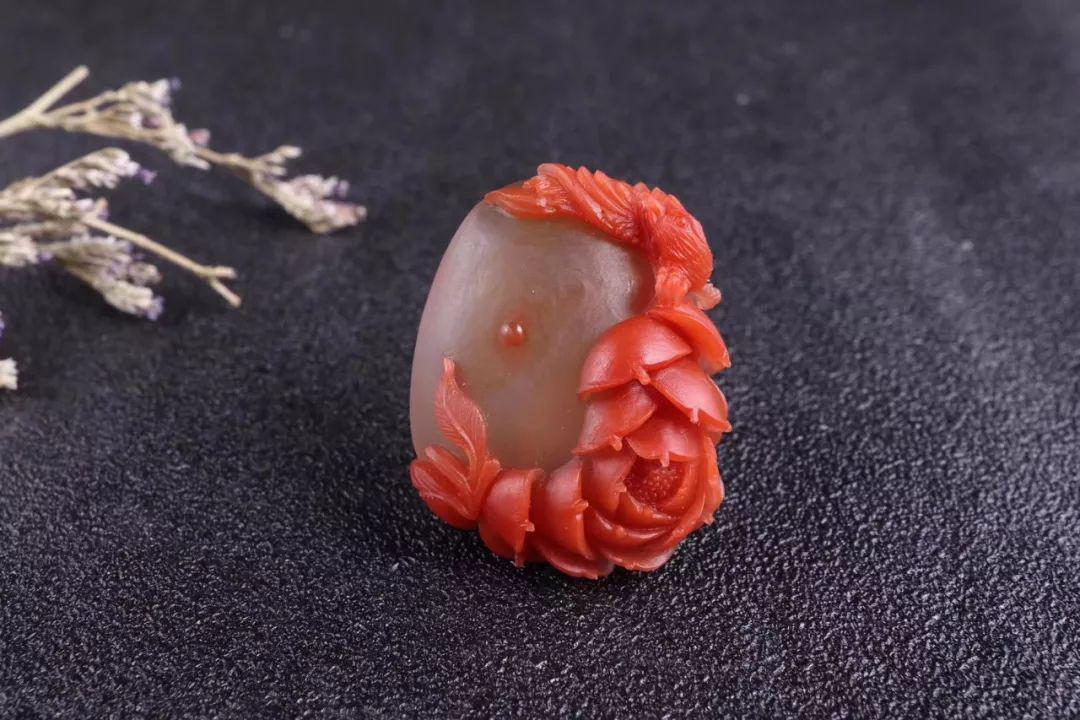 注色的翡翠手镯图片鲜为人知的异色南红之美  第3张