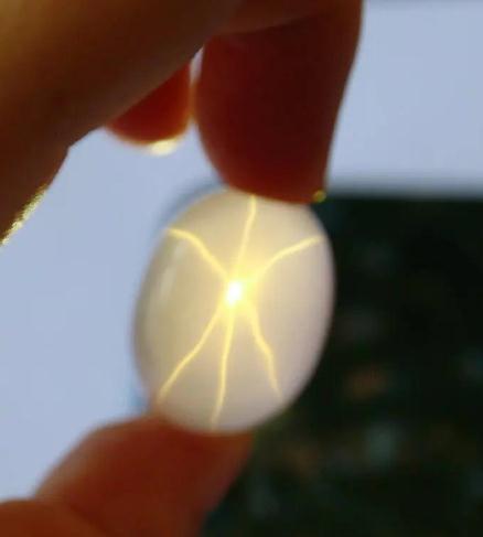 翡翠观音和佛挂件图案星光粉晶为什么会有六道星光？  第2张