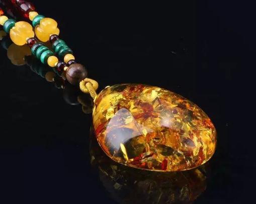 翡翠手镯分什么级论琥珀的寓意，哪种最适合你？  第3张