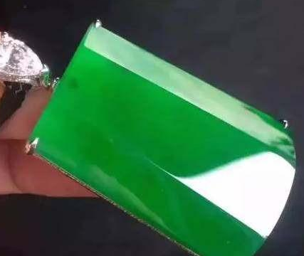 为什么有钱人都买玉，不去投资股市房产？   第2张