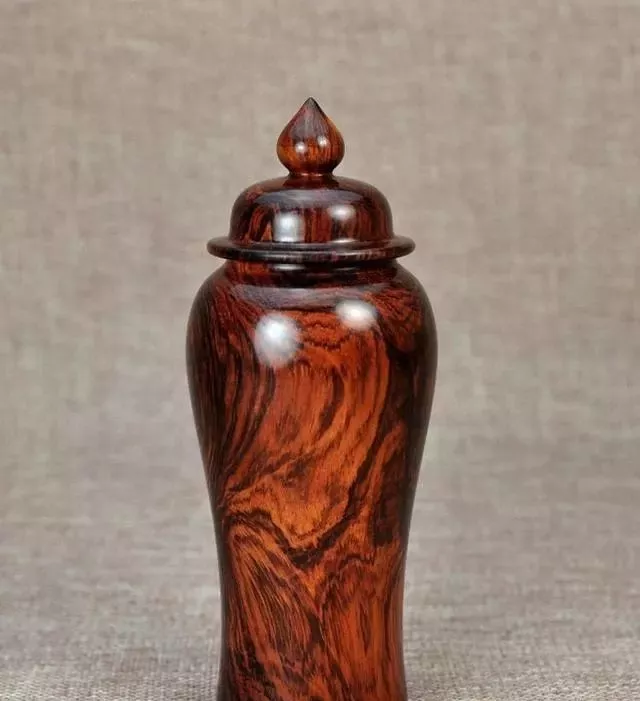 海南黄花梨为什么价格高？  第1张