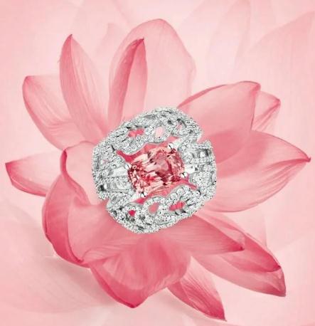 翡翠原石什么是裂只知道皇家蓝、矢车菊？了解它你才算真的懂蓝宝石！  第4张