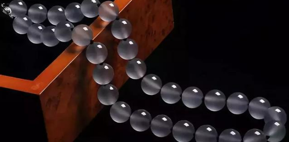 你认为翡翠价格行情还会一直涨上去吗？  第2张