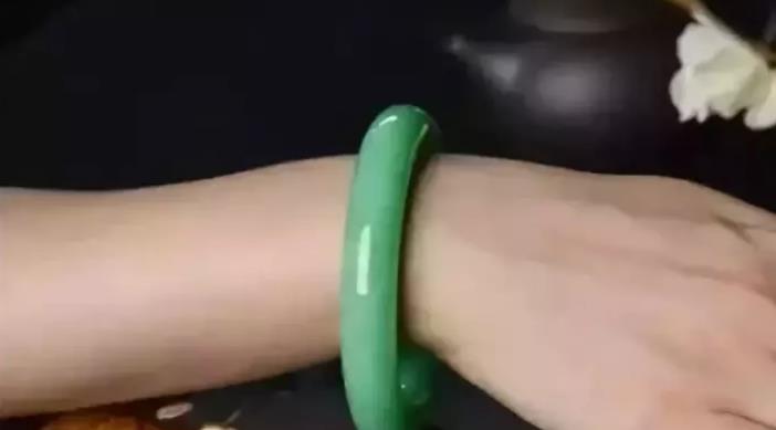 按照翡翠的价格给翡翠定个档，不知您的翡翠在第几档？  第5张