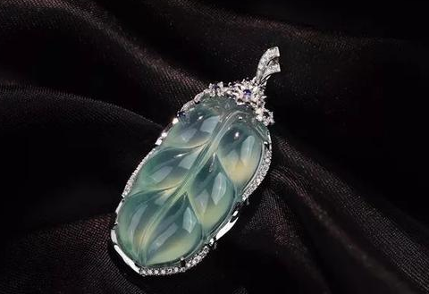 湖南翡翠鉴定经济低迷下，为啥富人阶层还热衷于买珠宝？  第2张