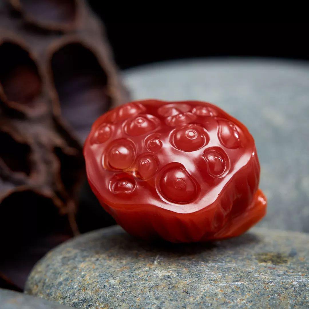 黑翡翠鉴定他用油保养的南红，竟然成这样了！  第8张