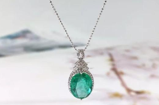 湖南翡翠鉴定经济低迷下，为啥富人阶层还热衷于买珠宝？  第7张