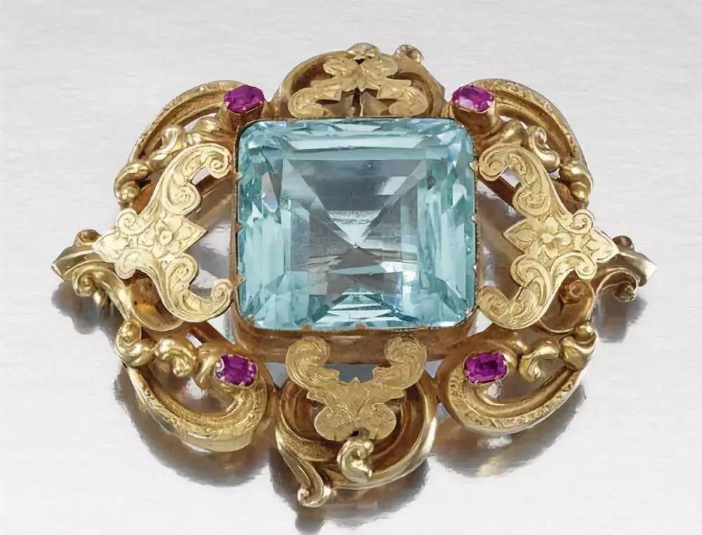 正阳绿翡翠挂件海蓝宝石虽然美，但不值钱？  第1张