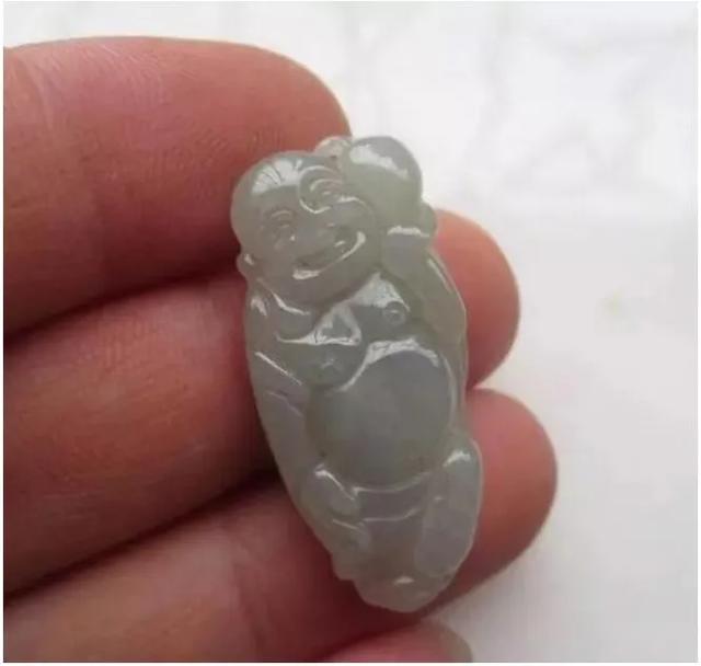 黑乌沙翡翠原石红锈斑斑特点几万，几十万的翡翠和几百万的，差别居然在这里！   第4张