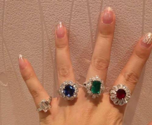 35加的女性选择珠宝不能随便，需要展现高级感，该选什么珠宝呢  第1张