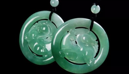 真玻璃种翡翠玉镯中国未来翡翠市场价格将呈现如何的变化？  第2张