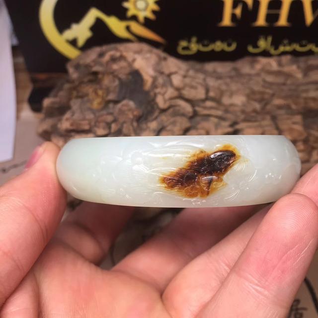 和田玉和翡翠哪个好？  第1张