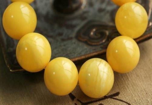 玉石鉴定费琥珀蜜蜡价格年年上升，它真的有这么高的收藏价值吗？  第1张