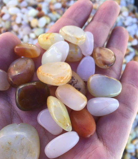 翡翠原石赌石视频解石优化过的和田玉，你能接受吗？  第5张