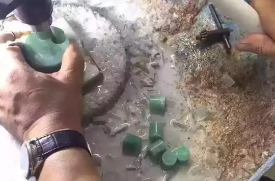 为什么翡翠珠链是翡翠饰品里最贵的？  第5张