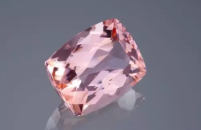 翡翠项链什么价为何摩根石与红色绿柱石年来人气上升？  第2张