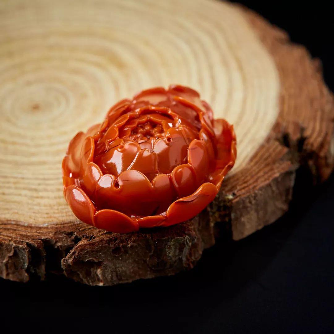 黑翡翠鉴定他用油保养的南红，竟然成这样了！  第4张