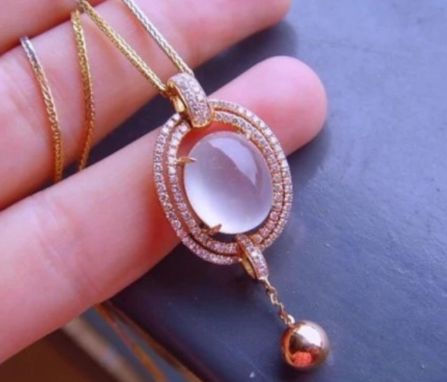 那些被年轻人带火的翡翠饰品，你知道吗？  第1张