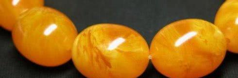 白色翡翠辨认方法蜜蜡和黄金哪个更具保值潜力，蜜蜡为什么这么火？  第3张