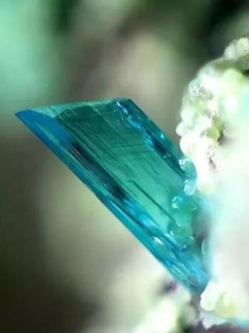 鱼形翡翠吊坠镶嵌盘点世界上那些最稀少最美丽的宝石！  第1张