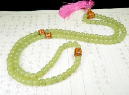 不带皮的翡翠原石这些最适合女人戴的几种玉，你有了吗？  第6张