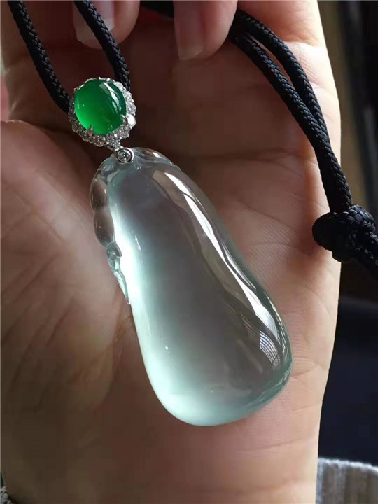 糯种翡翠图片高颜值翡翠赏析   第4张