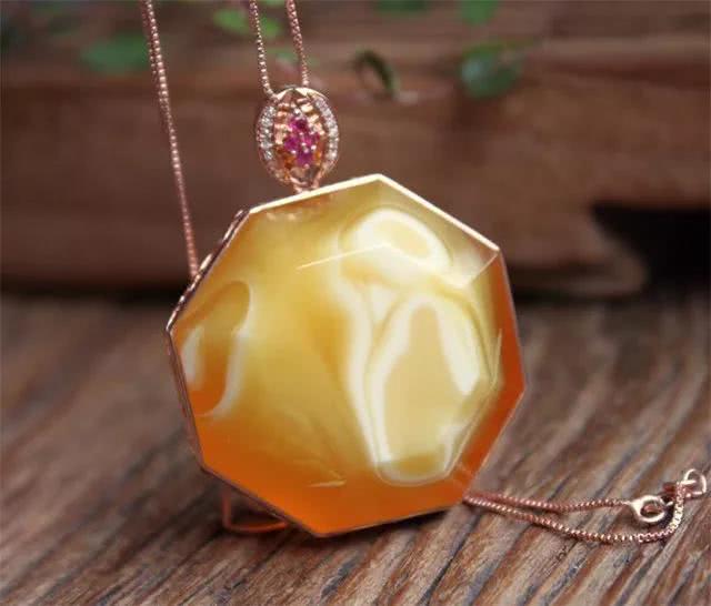 翡翠公盘缅甸原来琥珀和蜜蜡不一样，到底买哪个好？  第4张