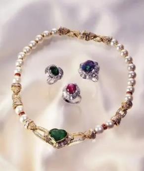 翡翠手镯a货怎么看珠宝也分五行，这个你清楚吗？  第5张