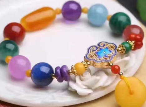 翡翠玉镯子当铺是玉髓还是玉，你分清了吗？  第1张