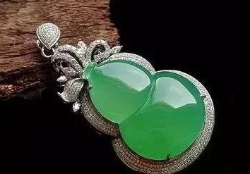 同一款翡翠挂件，男女佩戴的意义并不相同，不要搞乱了   第6张