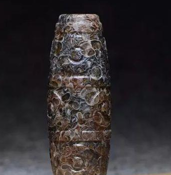 翡翠原石有紫色的吗天珠九眼为尊，像这个在市场上价值如何？  第1张