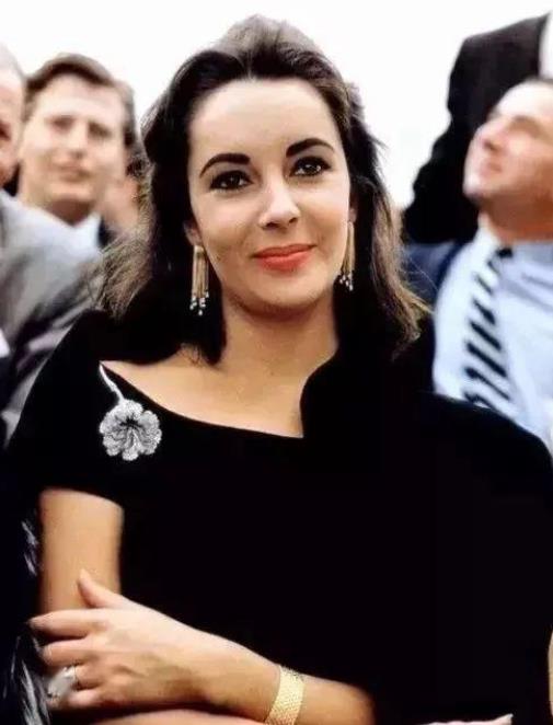 原来珠宝首饰佩戴有这些礼仪，你知道吗？  第2张