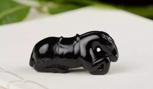 和田玉中的“高级黑”你了解有多少？  第1张