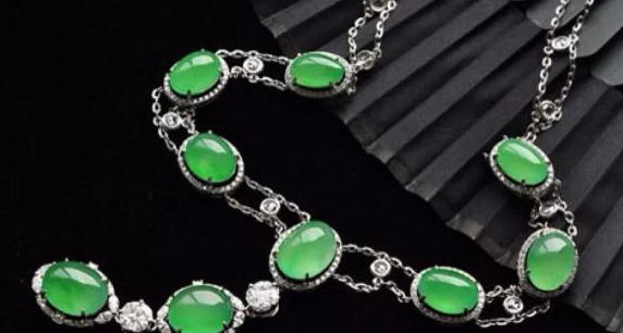 真玻璃种翡翠玉镯中国未来翡翠市场价格将呈现如何的变化？  第1张