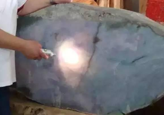 08年这件翡翠只要百万，现在已经接近千万了  第6张