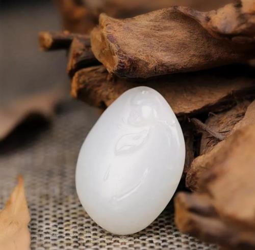 千足金镶翡翠吊坠价格水线是什么，水线对和田玉有影响吗？看看专家是怎么判断的！  第4张