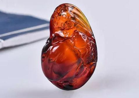 翡翠手镯分什么级论琥珀的寓意，哪种最适合你？  第2张