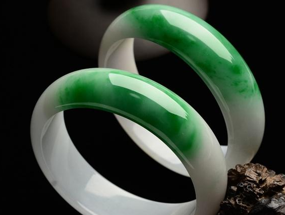 缅甸曼德勒翡翠直播翡翠中的绿，会越变越多吗？  第2张